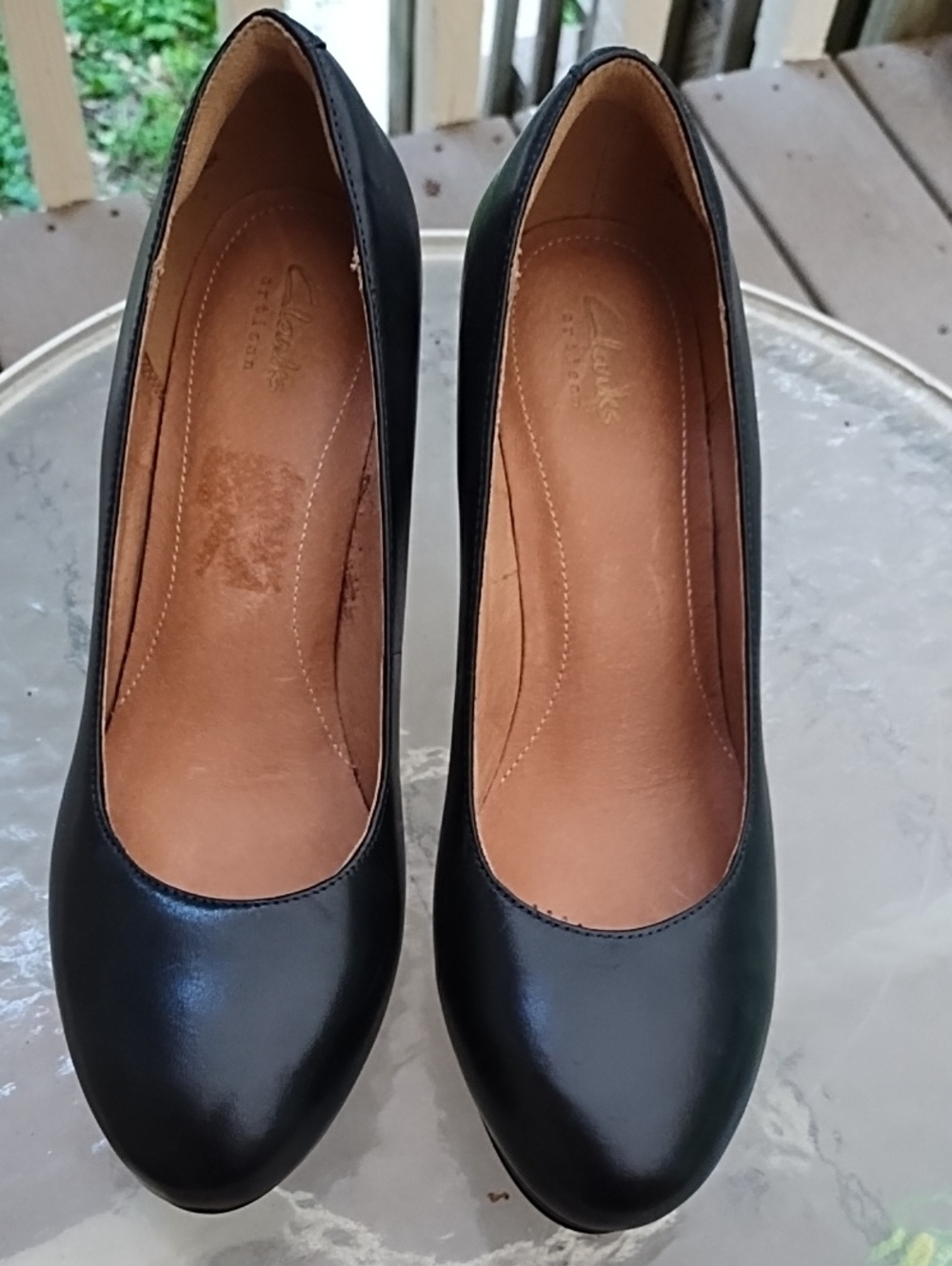 Clarks Classic Black Women's Pump - Sleek Leather Look - Picture 2 of 9